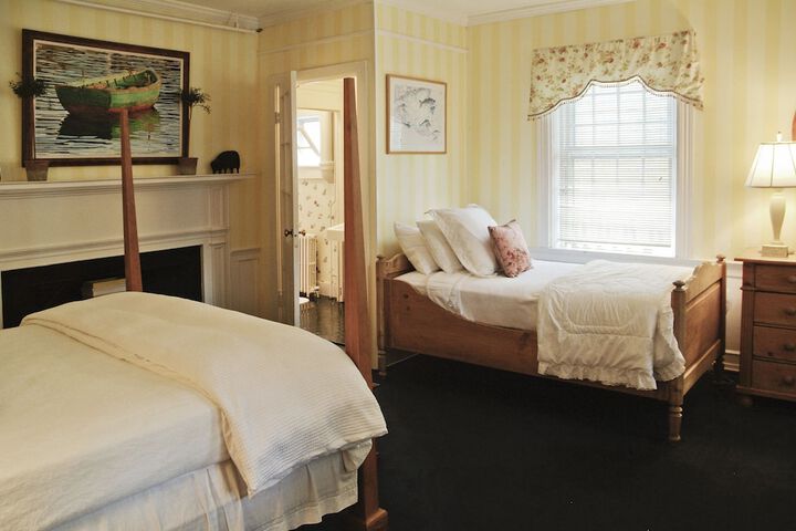 Room 13 of 22