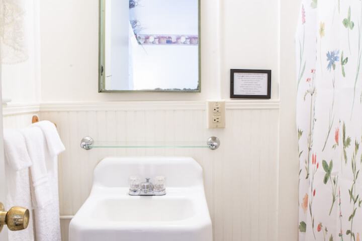 The Chimney Rock Inn & Cottages