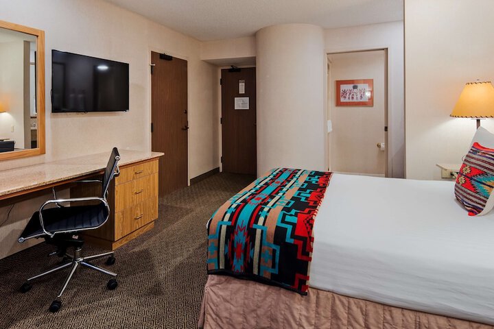 Room 13 of 27