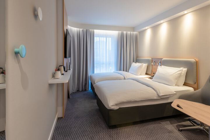 Room 46 of 97