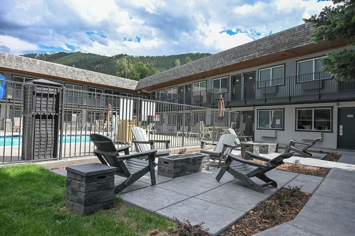 Hotel Exterior 40 of 49