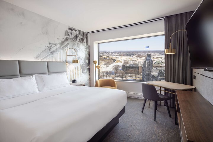 Room 32 of 76