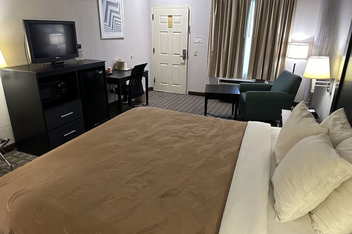 Room 10 of 40