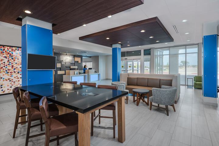 Holiday Inn Express & Suites Bryan - College Station by IHG