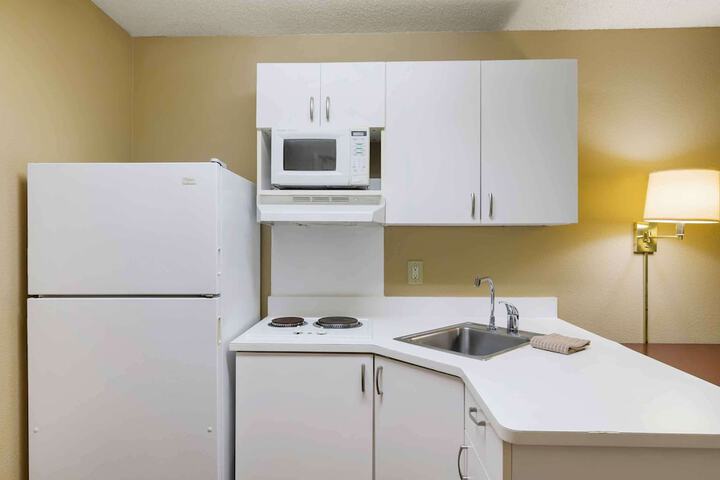 Room 10 of 33