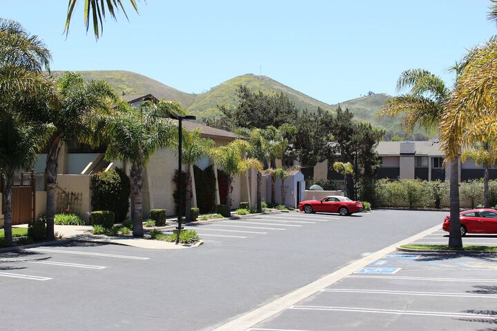 Ocairns Inn & Suites