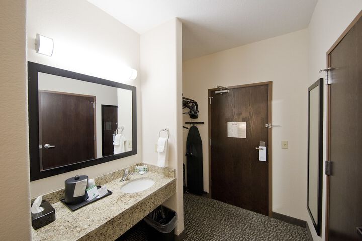 Room 28 of 47