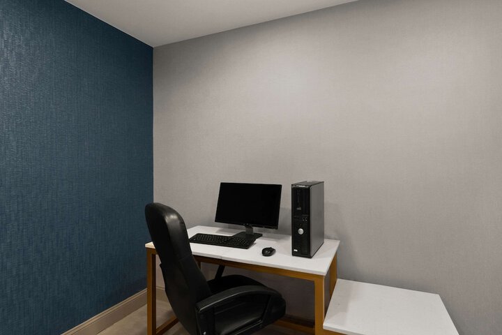 Business Center 34 of 34