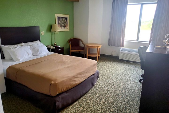 Room 8 of 15