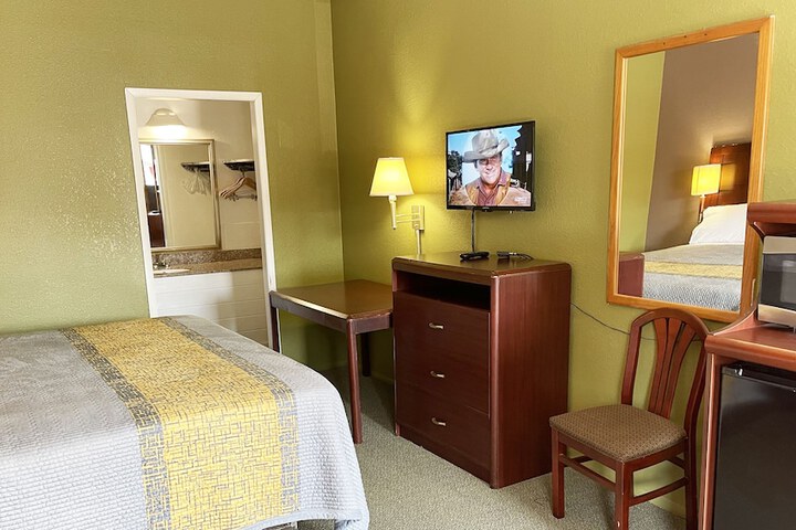 Room 16 of 26