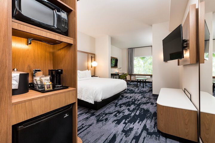 Room 13 of 32
