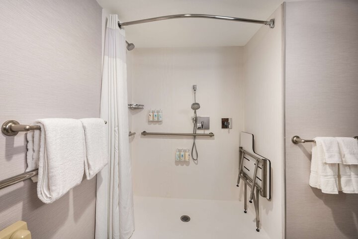 Room 33 of 42