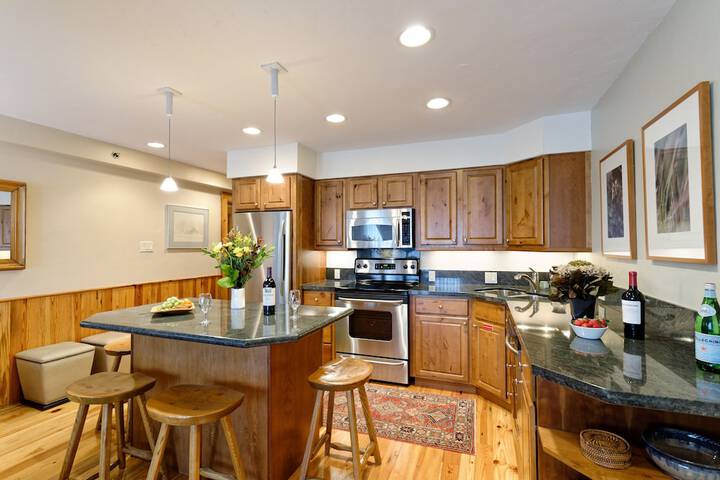 The Crestwood Condominiums