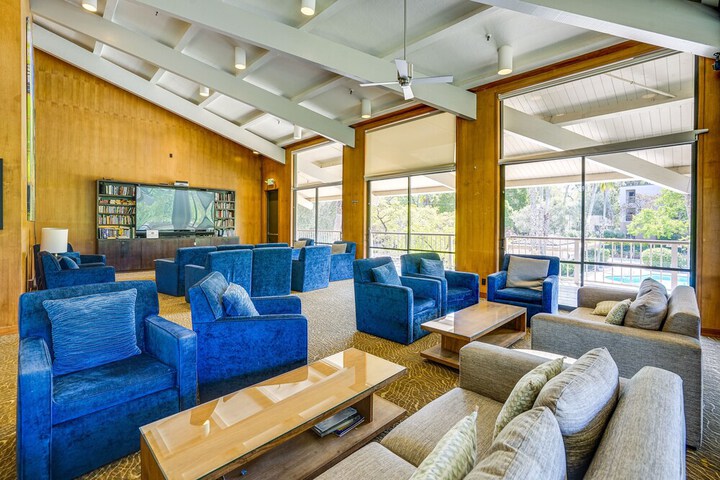 Tranquil Walnut Creek Condo w / Community Amenities
