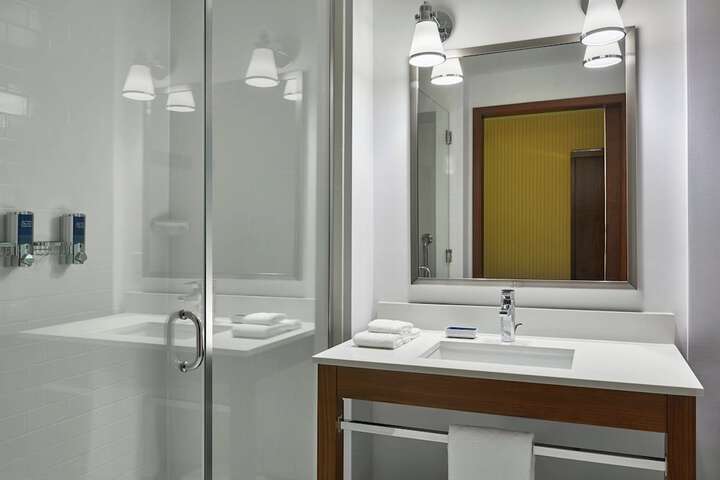 Four Points by Sheraton Fargo Medical Center