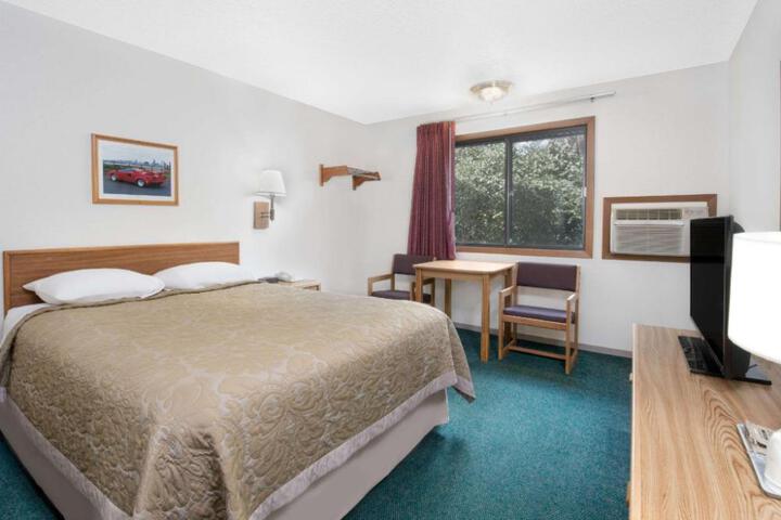 Super 8 by Wyndham Murdo