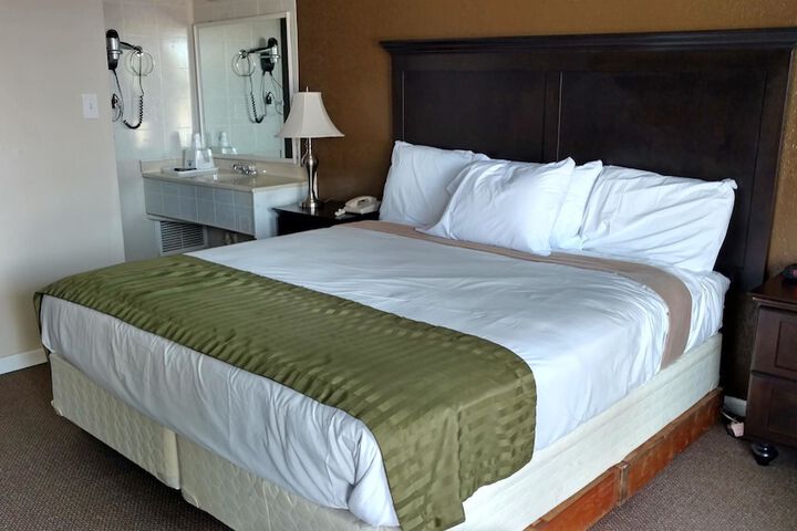 Room 5 of 14