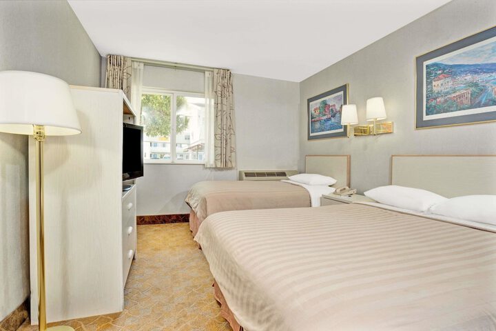 Room 12 of 62