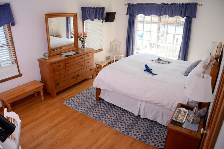 Room 8 of 18