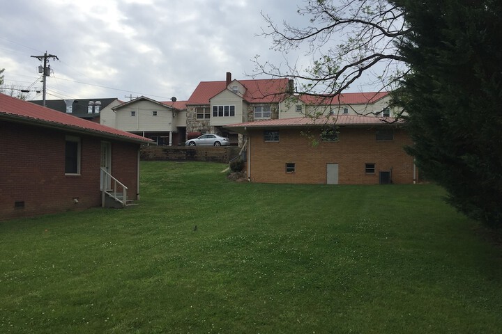 Phillips Historic Motel & Cottages