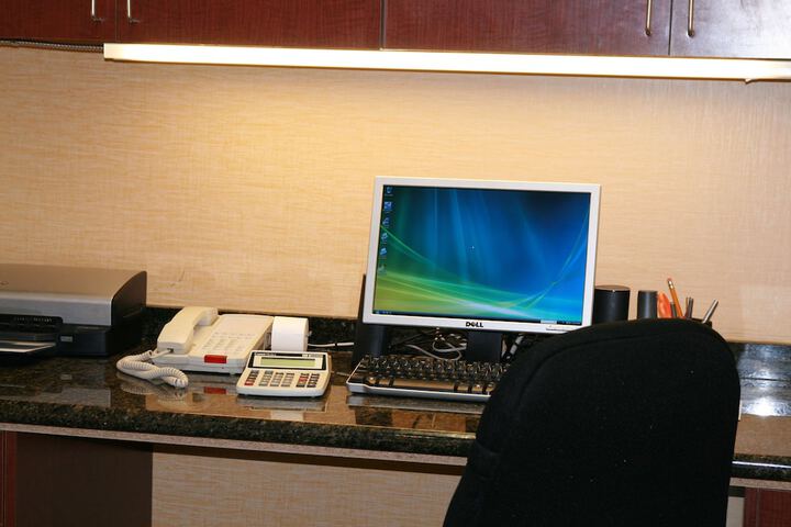 Business Center 26 of 28
