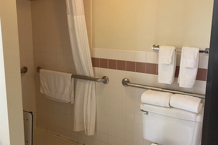 Room 16 of 28