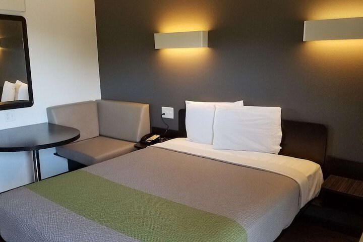 Room 22 of 40