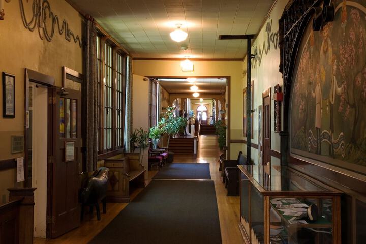 Ballroom/Hall 65 of 74
