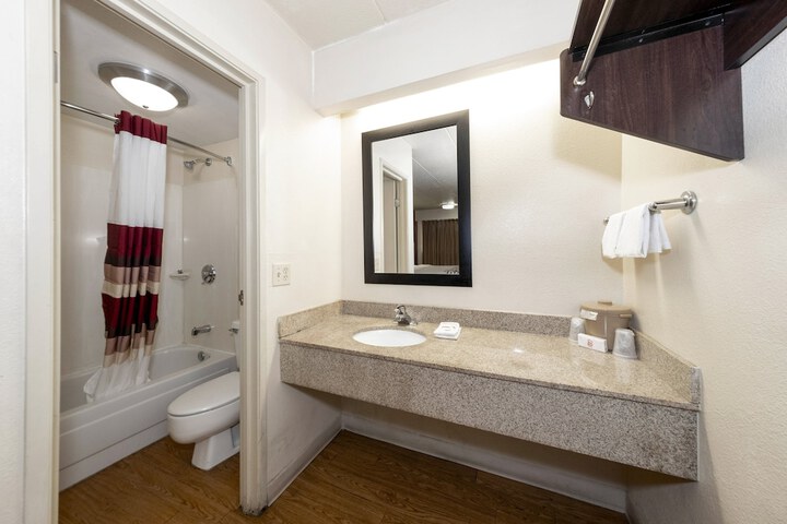 Room 14 of 25