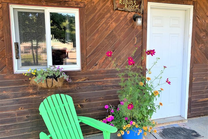 Pine Crest Motel & Cabins