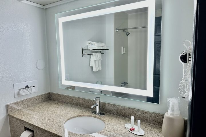 Room 5 of 15