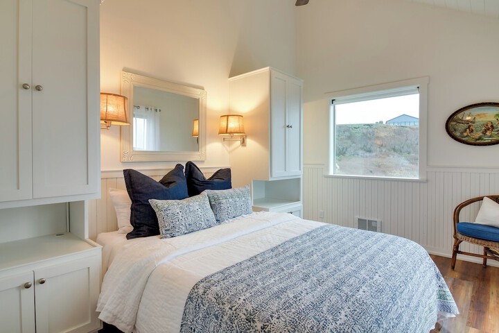 Scenic Bandon Vacation Rental w / Beach Access!