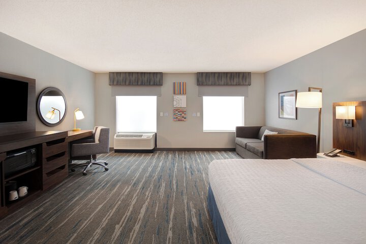 Room 52 of 107