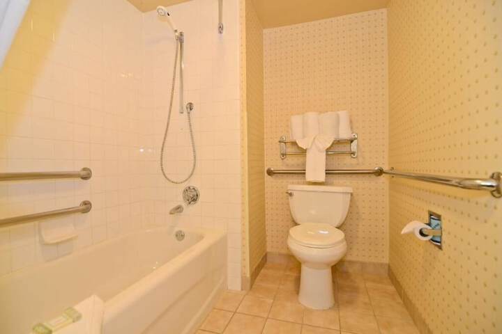 Room 12 of 26