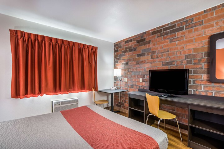 Room 21 of 27