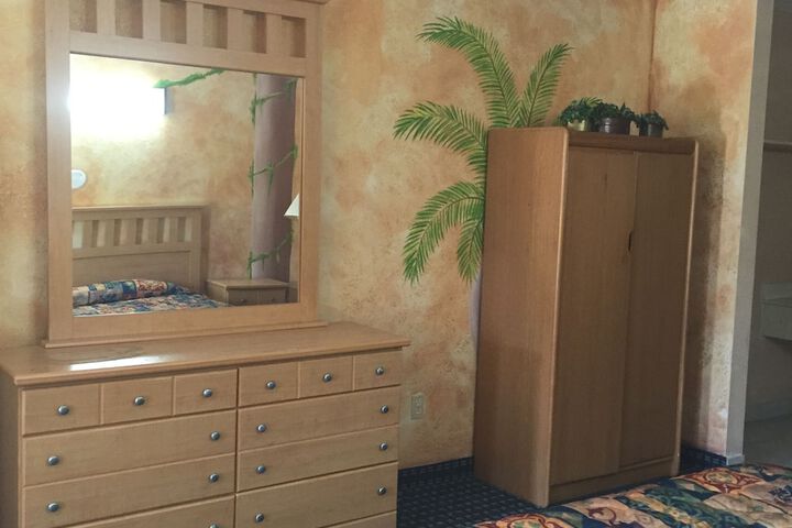 Room 5 of 28