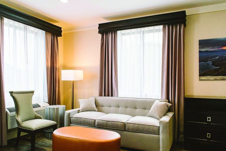 Room 12 of 28
