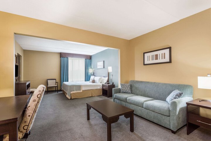 Room 11 of 32