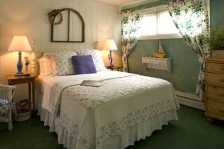 Room 100 of 148