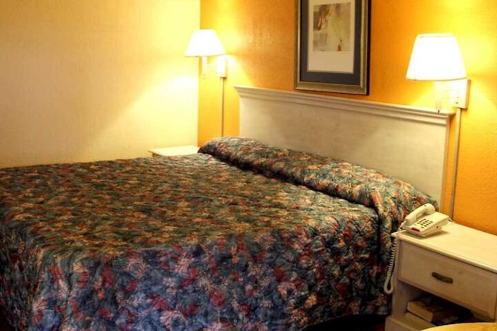 Travelers Inn