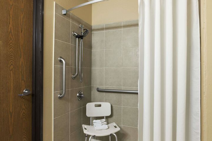 Super 8 by Wyndham Taylor / Detroit Area