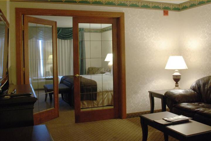 Room 23 of 38