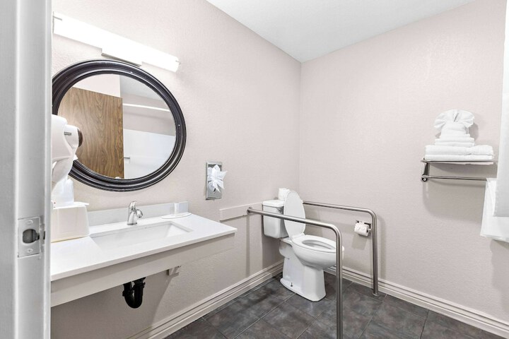 Super 8 by Wyndham Goodyear / Phoenix Area