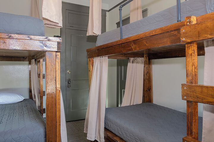 Room 105 of 166