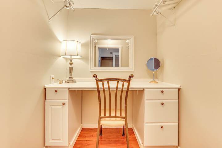 Family-friendly Ontario Home in Central Location!