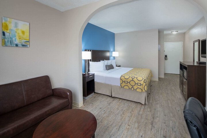Room 7 of 16