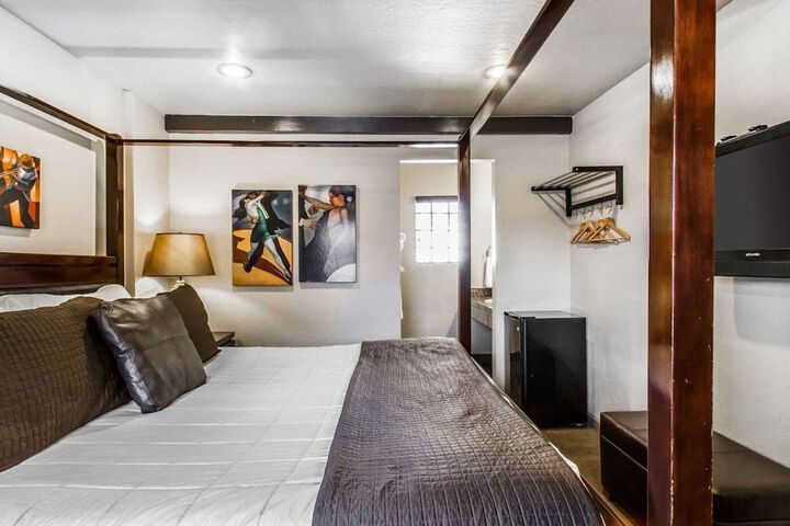 Room 26 of 42