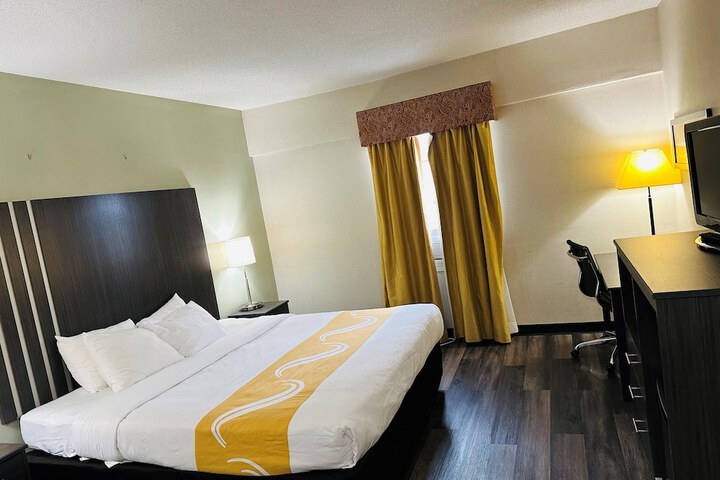 Room 21 of 38