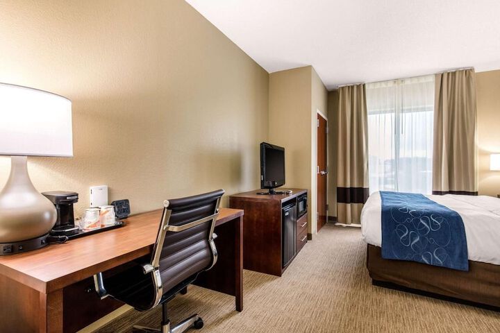 Comfort Suites Manchester near Arnold AFB