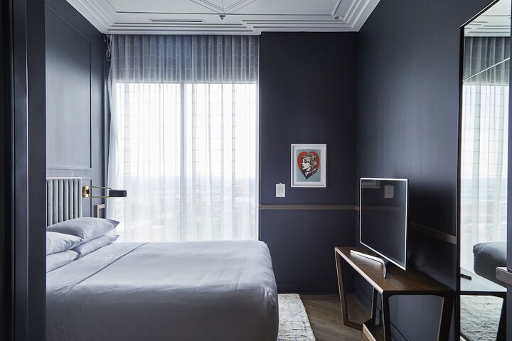 Room 76 of 108